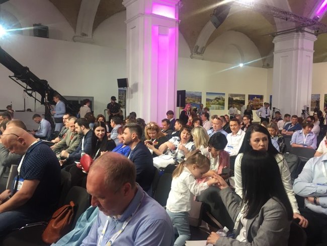 Борці з маніяками. Як соратник Зеленського допоміг на з’їзді Порошенку 07