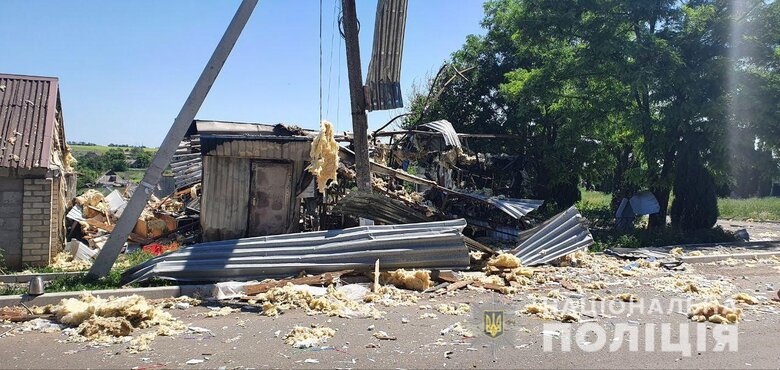 Рашисты ударили Ураганами по Донецкой области, есть погибшие и разрушения, - Нацполиция 02