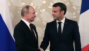 Макрон: Умовою повернення РФ у G8 є припинення російської агресії в Україні
