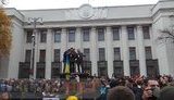 Учасники віче "проти капітуляції" прийшли під Раду. Заявили нову вимогу - відставка Богдана. ВІДЕО+ФОТОрепортаж