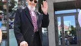 В Киеве простились с 88-летним активистом Вадимом Березовским, который, защищая Александровскую больницу, вылез со стулом на КаМАЗ. ФОТО