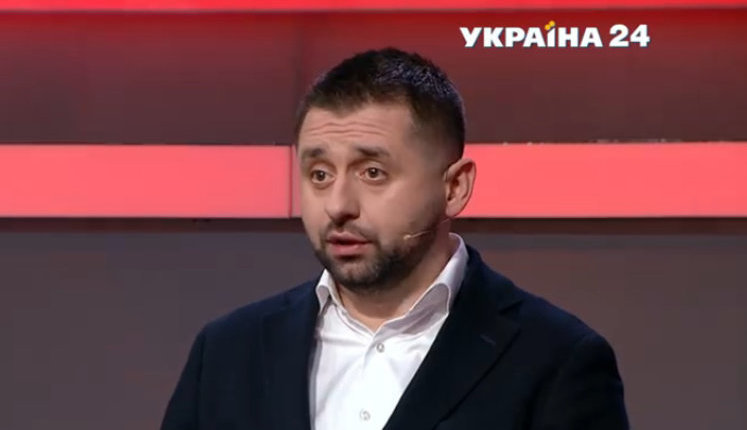 Роспуск Рады в случае отсутствия поддержки законопроекта Зеленского по КС невозможен, - "слуга народа" Арахамия. ВИДЕО