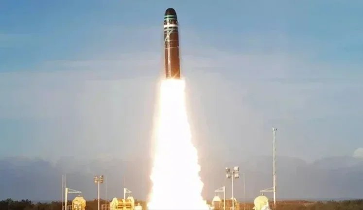 Франція вперше випробувала нову балістичну ракету M51.3 з атомного підводного човна. ВIДЕО