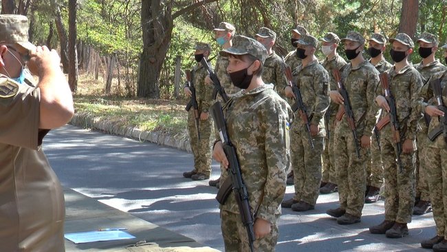 Курсантам полтавського військового коледжу видали зброю 02