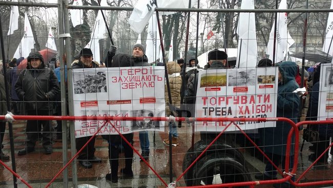 Several political forces launch rallies outside Rada 01
