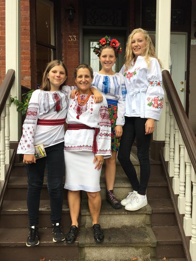 Україна вплинула на формування ідентичності Канади, - Фріланд 02