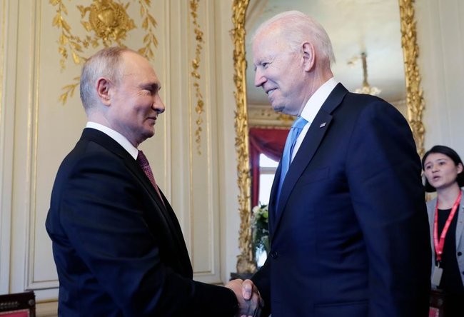 Байден і Путін проводять зустріч у Женеві: Переговори у вузькому складі завершені, продовжувалися майже 2 години 08