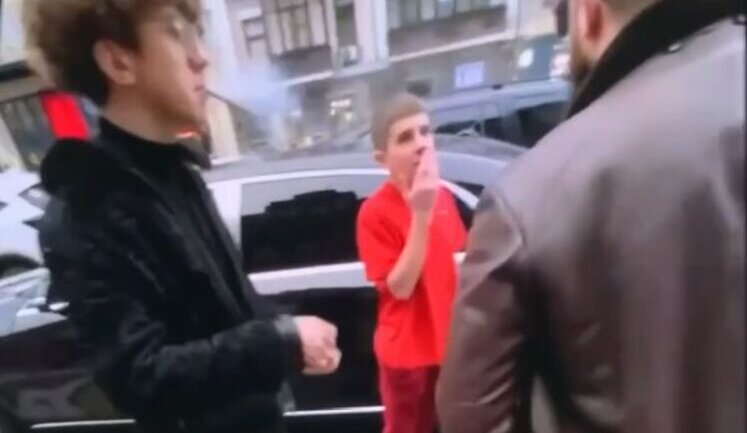 Group of juvenile silver spooners drive around Kyiv in luxury cars, accompanied by police, and sing Russian fascists’ song "I am Russian". VIDEO
