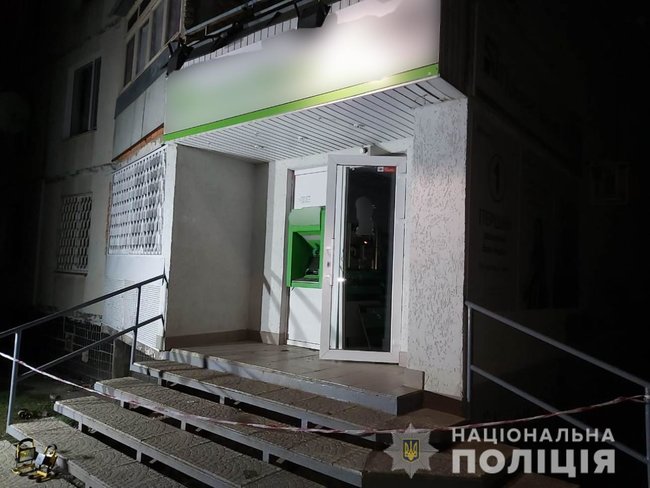 Невідомі підірвали банкомат у Харкові і забрали гроші 01