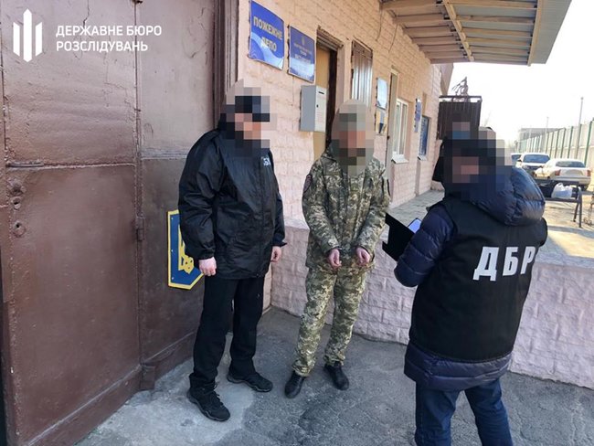 Сотрудник колонии, продававший осужденным каннабис, задержан на Харьковщине, - ГБР 01