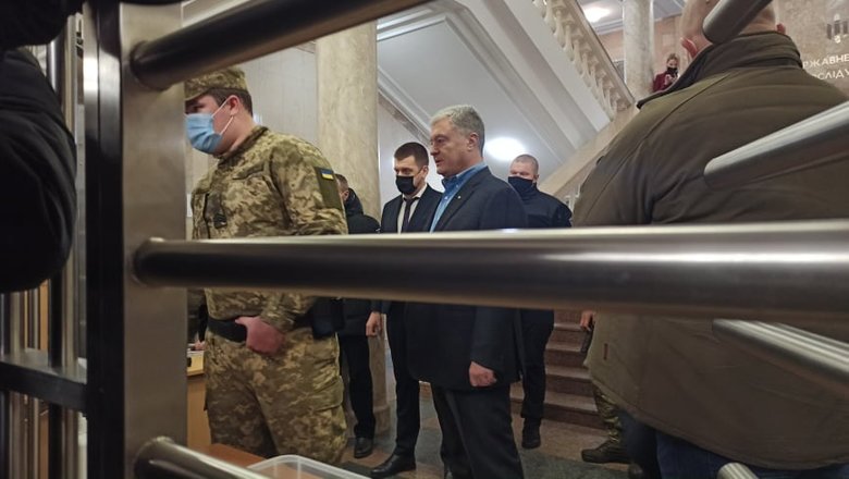Poroshenko Refuses To Testify At SBI, Leaves Its Building 05
