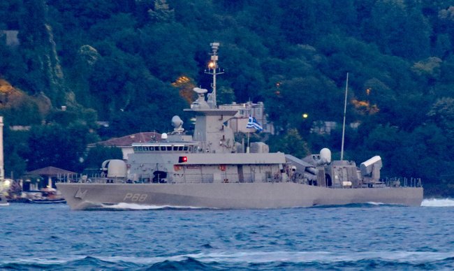 Корабль Daniolos ВМС Греции вошел в Черное море 04