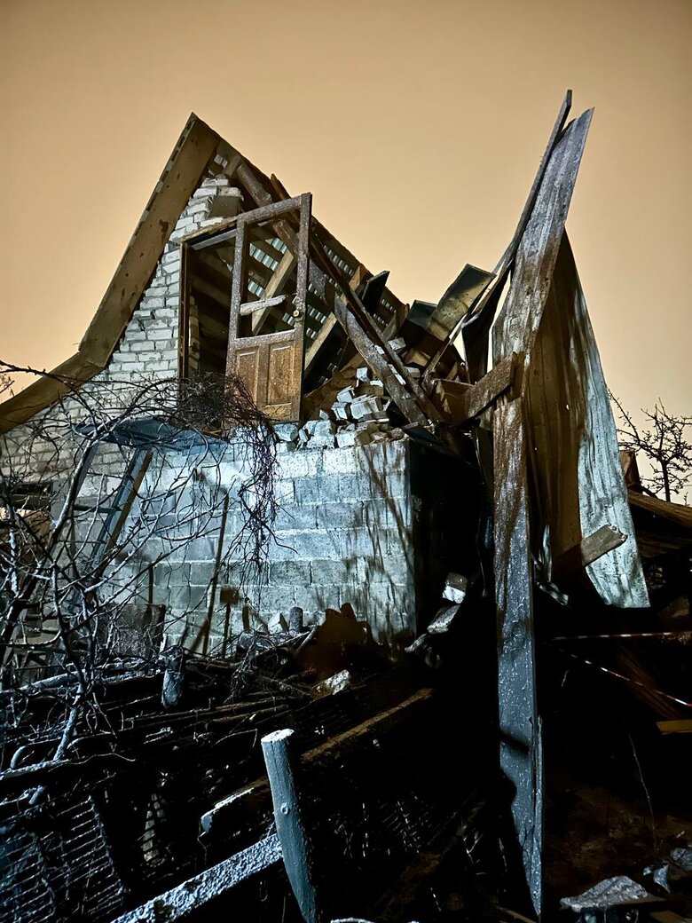 Consequences of missile attack in Kyiv 08