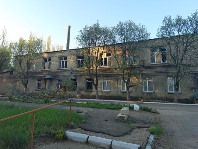 Occupiers shell frontline Krasnohorivka town, damaging a hospital 04