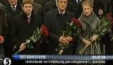 Ющенко, Тимошенко и Довгий возложили цветы к памятнику Шевченко. ВИДЕО.