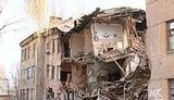 У жилого дома в Донецкой области рухнула внешняя стена - из завалов спасли двоих. ВИДЕО