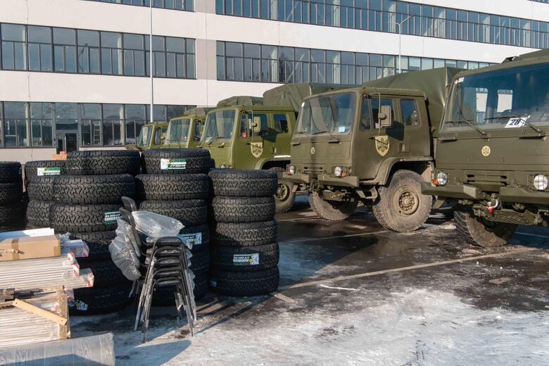 Воюющие на юге бригады ВСУ получат грузовики, Старлинки, оборудование для ПВО, шины и грелки 02