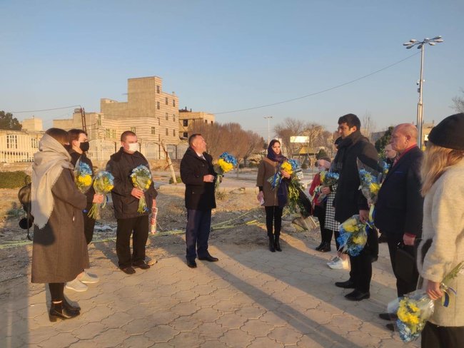 Співробітники посольства України в Ірані разом із сімями вшанували память жертв авіакатастрофи МАУ 03