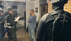 Экс-директору Молодого театра Билоусу, которого обвиняют в изнасиловании студенток, сообщено о подозрении. ФОТОрепортаж