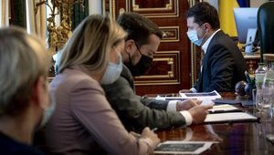Зеленский поручил главам министерств отчитаться об уровне вакцинации сотрудников