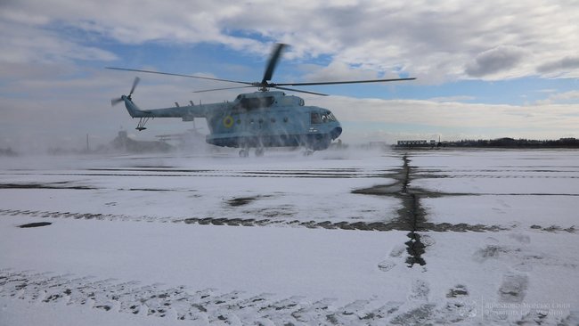 На Миколаївщині льотчики морської авіаційної бригади ВМС відпрацювали евакуацію постраждалих та десантування 02