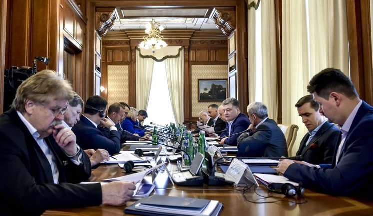 "Скоординированная позиция всего мира в отношении санкций жизненно необходима": Порошенко провел первое заседание Международного консультативного совета. ФОТОрепортаж