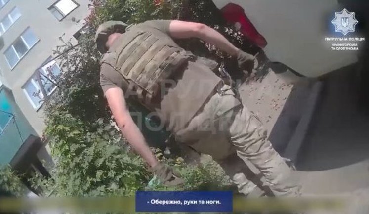 National Police showed footage of evacuation of citizens with limited mobility from Kostiantynivka. VIDEO
