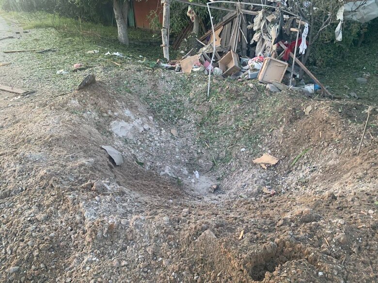 На Київщині уламки дронів пошкодили багатоповерхівку, 12 приватних будинків та спричинили пожежу (оновлено) 02