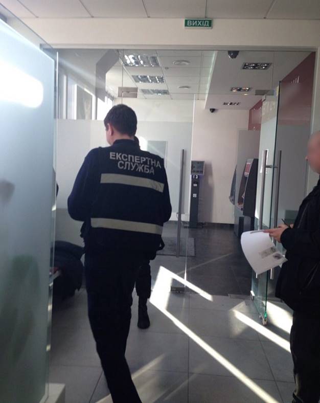 Неизвестный ограбил банк в Киеве, - полиция 06 Неизвестный ограбил банк в Киеве, - полиция 06