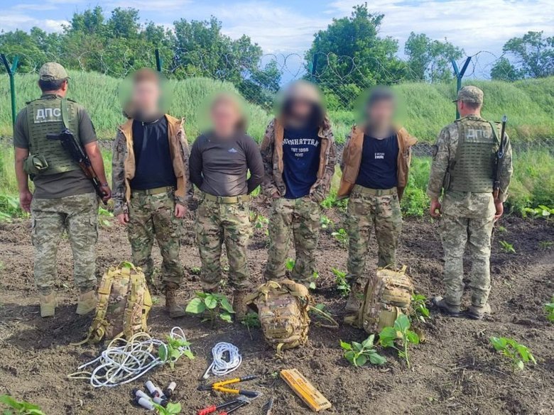 На Одещині затримали чотирьох киян у військовому камуфляжі