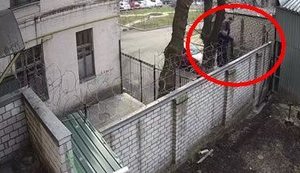 Перелізла через паркан, спробувала кинути телефон в Бабікова, чинила спротив, - ДБР розслідує "факт можливого порушення громадського порядку" Чорновол. ВIДЕО