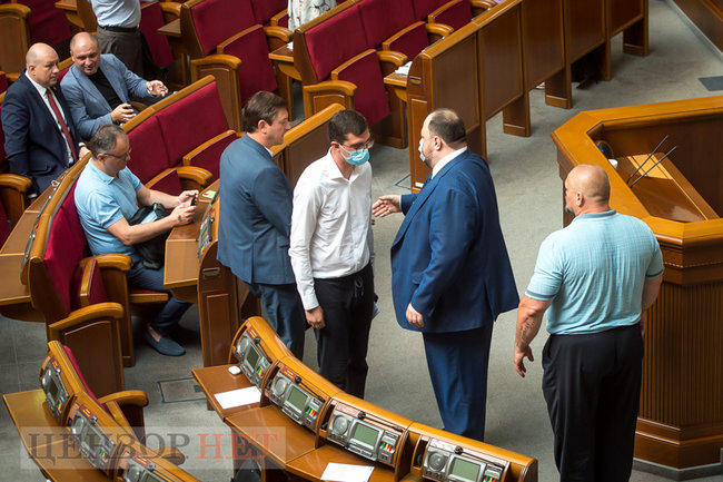Шмигаль доповідає в напівпорожньому залі, Тищенко погрожує пальцем Арахамії, Васильєв і Ананченко ділять 6,7 млн, - день роботи Ради 16 липня 25 Шмигаль доповідає в напівпорожньому залі, Тищенко погрожує пальцем Арахамії, Васильєв і Ананченко ділять 6,7 млн, - день роботи Ради 16 липня 25