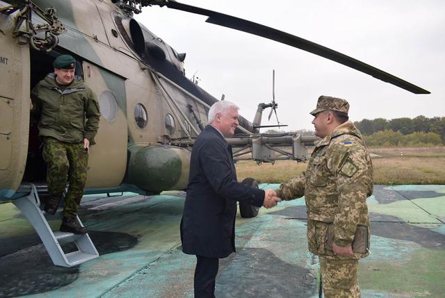 Делегація Міністерства охорони краю Литовської Республіки відвідала зону АТО 01 Делегація Міністерства охорони краю Литовської Республіки відвідала зону АТО 01