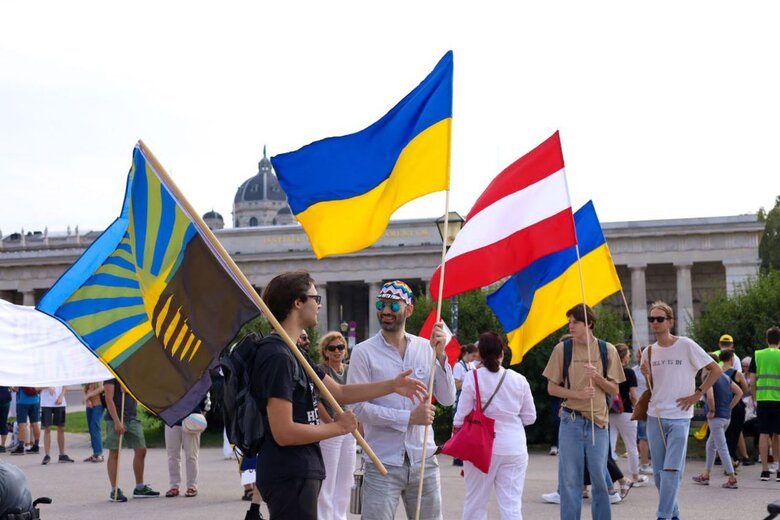 Українці у Відні провели Марш Незалежності 01