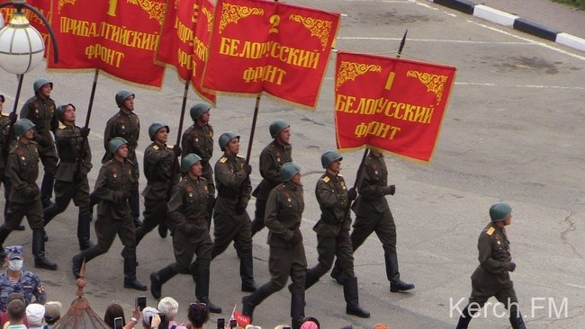 Оккупанты провели в Крыму сразу два военных парада 23