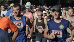 Ряд улиц и мостов в Киеве сегодня перекроют из-за полумарафона. СПИСОК