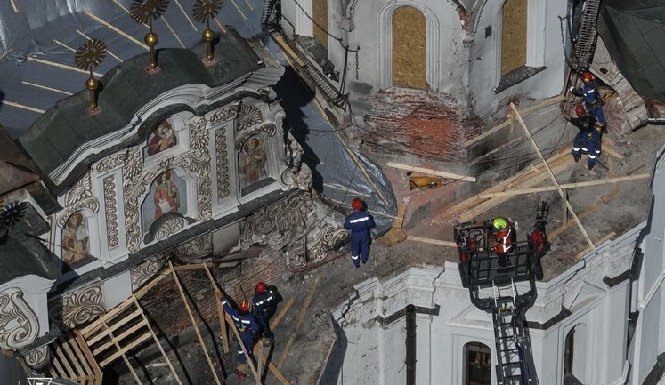 Російські удари пошкодили 740 релігійних споруд по всій Україні, - Зеленський