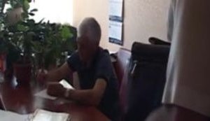 "Та хто тебе боїться, козляра? Заходьте, клоуни", - "депутат" окупаційної міськради Алушти звертається до "вільної кримської преси". ВIДЕО