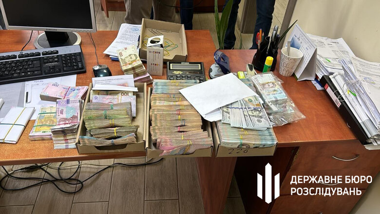 На Хмельниччині викрили керівницю МСЕК та її сина на незаконному збагачені на мільйони доларів