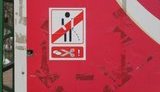 Писаешь на улице - отрежем яйца! Социальная реклама в Донецке. ФОТО