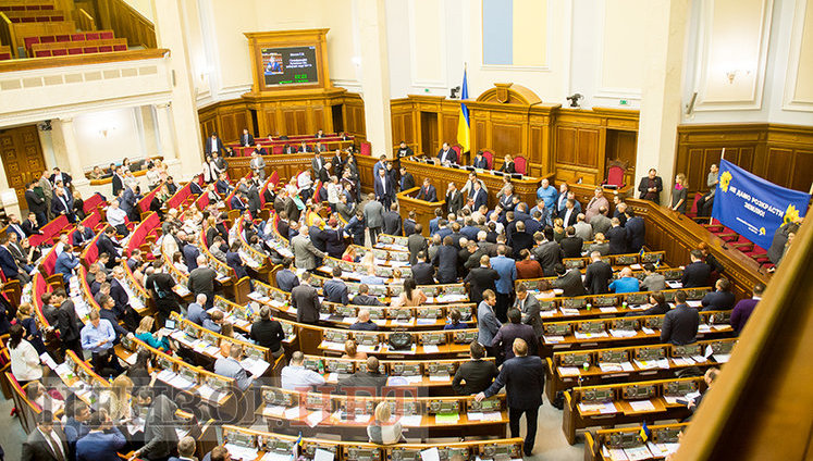 Рада ухвалила за основу законопроєкт про ринок землі. ВIДЕО