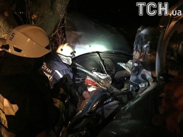 Автомобиль смяло, как жестянку: в кровавом ДТП под Каменским погибли четверо подростков, еще один госпитализирован 01 Автомобиль смяло, как жестянку: в кровавом ДТП под Каменским погибли четверо подростков, еще один госпитализирован 01