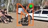 окупант катається на машині пляжем Маріуполя