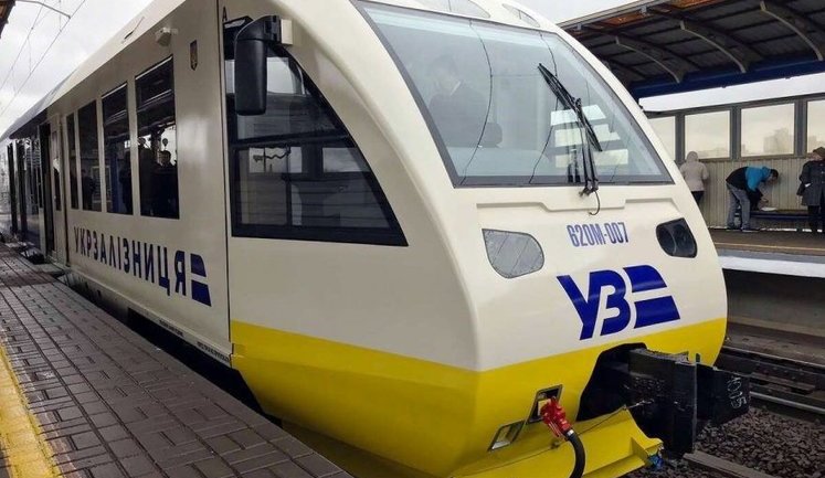 "Укрзалізниця" з 14 грудня запроваджує щогодинний рух поїздів Київ - Львів