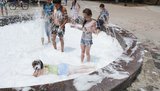 В Крыму в фонтан залили моющее средство - дети купаются в пене. ФОТОрепортаж
