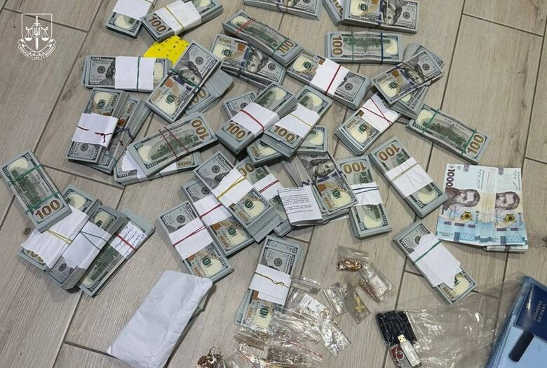 У керівниці МСЕК на Миколаївщині вилучили 450 тис. доларів США та колекцію ювелірних виробів
