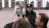 Предприниматели научили Ляшко пользоваться ведром. ВИДЕО.