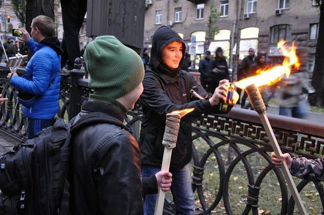 Националисты провели в Киеве Марш Славы Героев 17