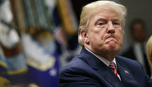 Болтон мене стримував, - Трамп