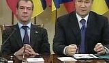 Янукович и Медведев с восторгом прокомментировали соглашения по газу и флоту. ВИДЕО.